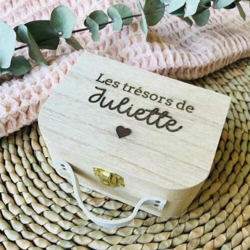 Valise-en-bois-personnalisée-Les-trésors