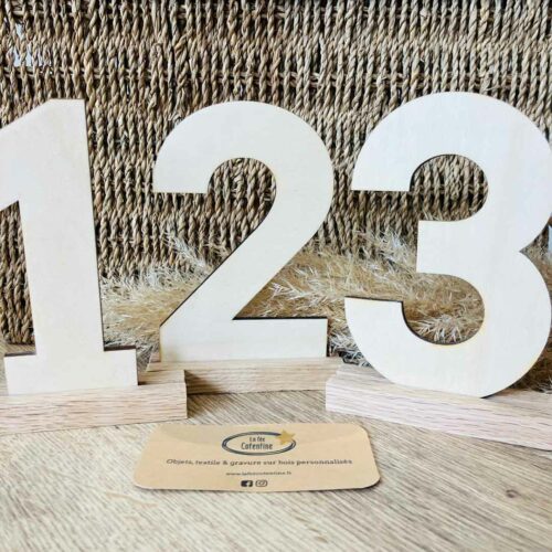 Numéro de table en bois et support chêne