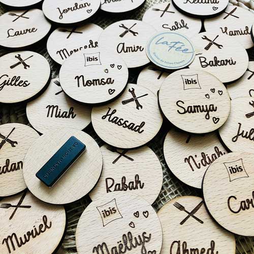 Badge en bois Hôtel Ibis