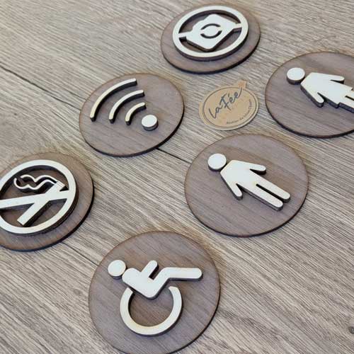 Signalétique d'entreprise et lieu public en bois