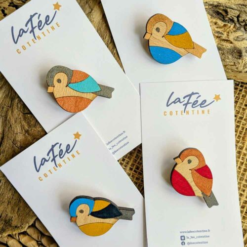 Broche oiseau en bois