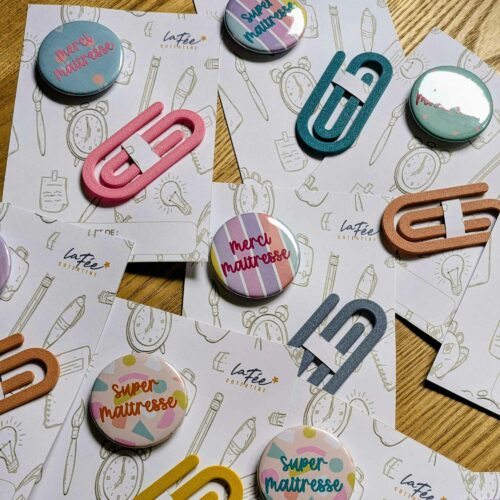 Marque-page-trombone-et-badge-maitresse